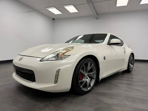 Used 2014 Nissan 370Z Touring w/ Sport Package RWD image 3