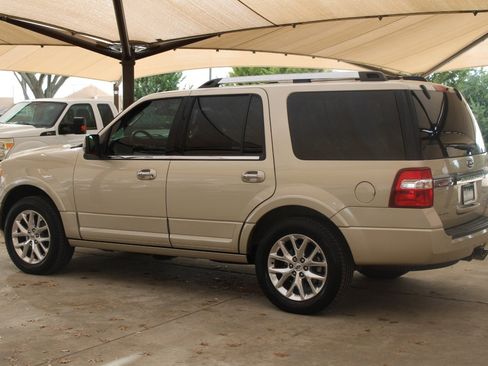 Used 2017 Ford Expedition Limited w/ Equipment Group 301A image 9