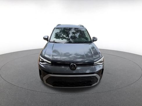 Used 2025 Volkswagen Taos SE FWD image 4