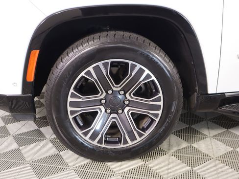 Used 2023 Jeep Wagoneer 4WD w/ Premium Group I image 20