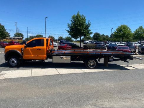 Used 2024 Ford F550 2WD Regular Cab Super Duty image 3