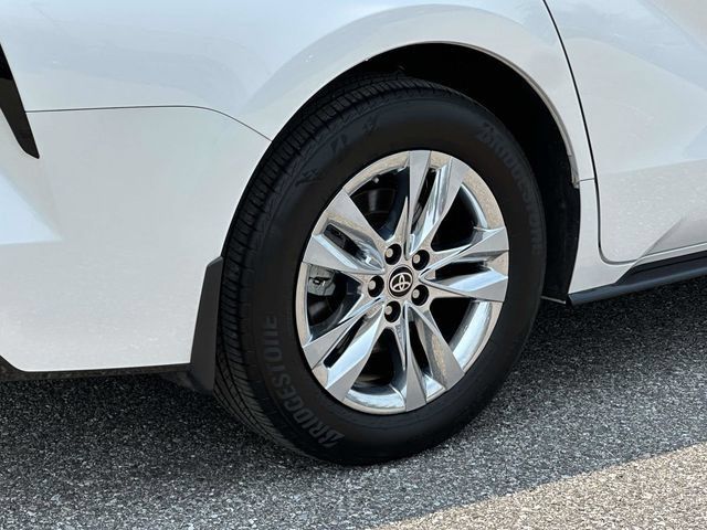 Used 2024 Toyota Sienna Limited AWD/4WD image 31