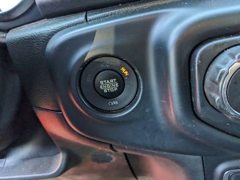 Used 2019 Jeep Wrangler Unlimited Sahara w/ Dual Top Group AWD/4WD image 24