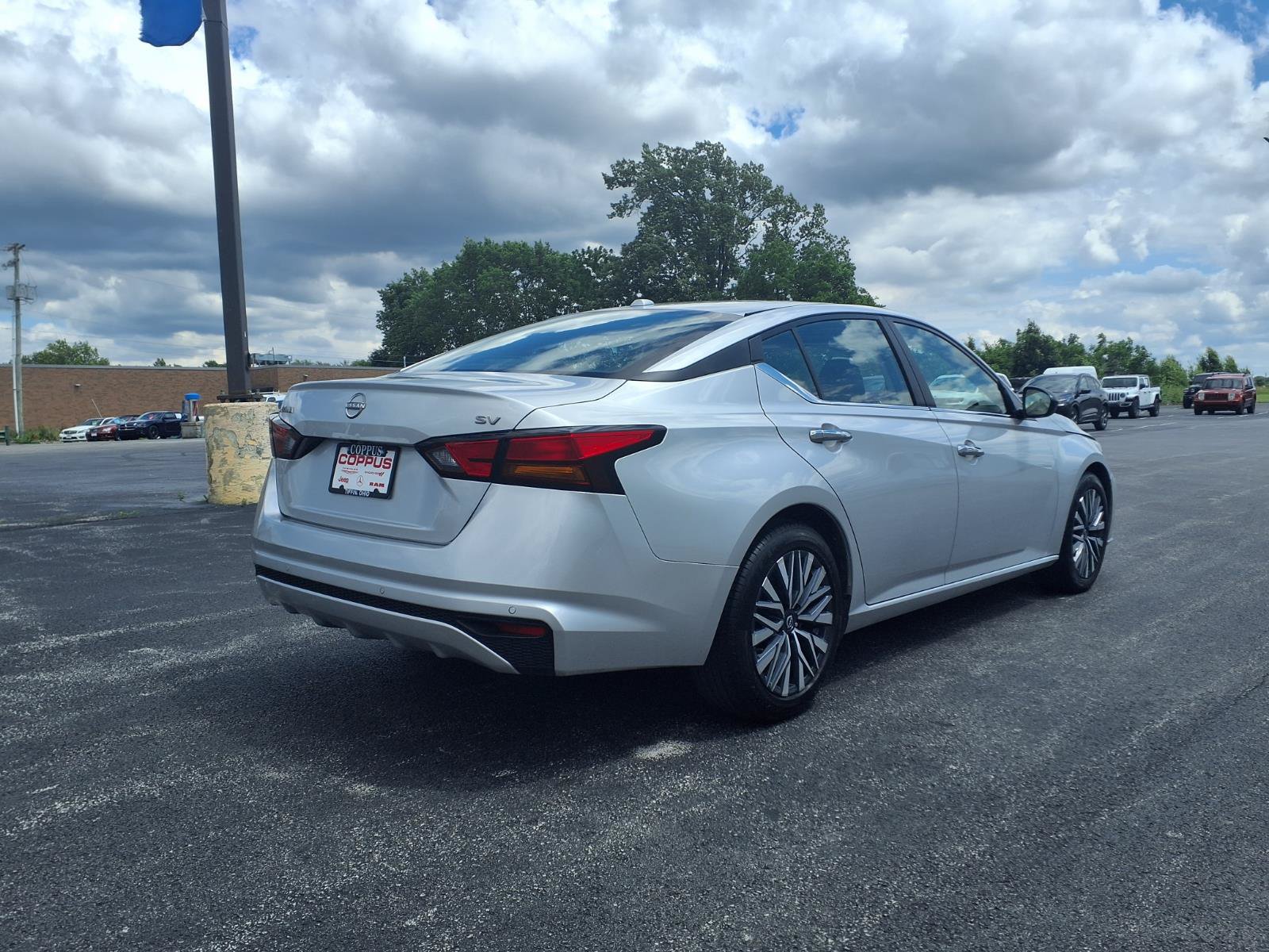 Used 2024 Nissan Altima 2.5 SV FWD image 5