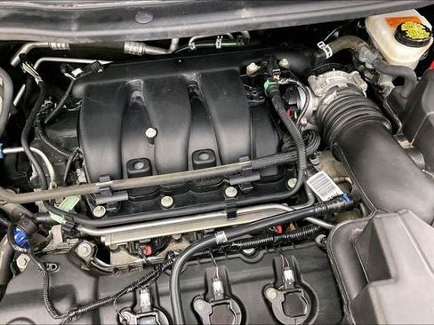 Used 2019 Ford Explorer XLT w/ Equipment Group 202A AWD/4WD image 29