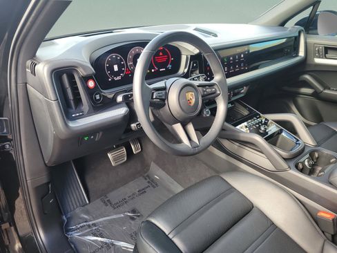 Used 2024 Porsche Cayenne S image 15