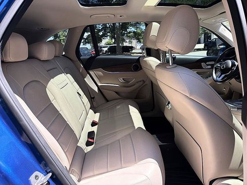 Used 2022 Mercedes-Benz GLC 300 image 9