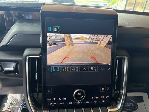 Used 2026 GMC Yukon Denali w/ Denali Reserve Package AWD/4WD image 18