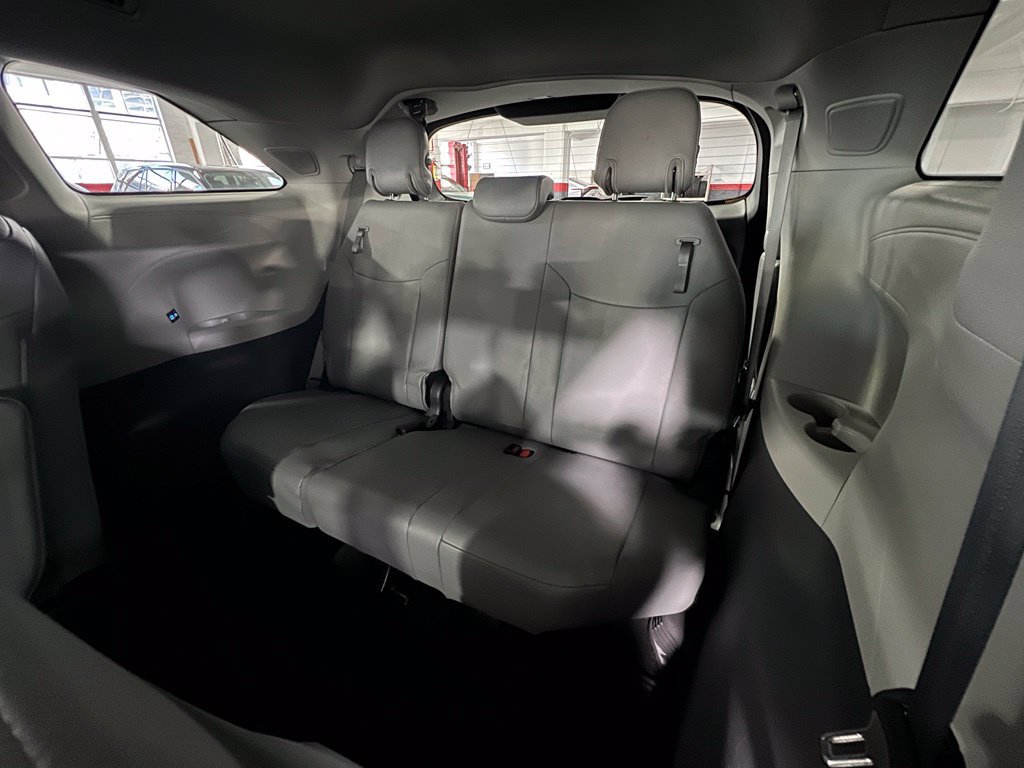 Certified 2023 Toyota Sienna XLE w/ XLE Plus Package FWD image 17