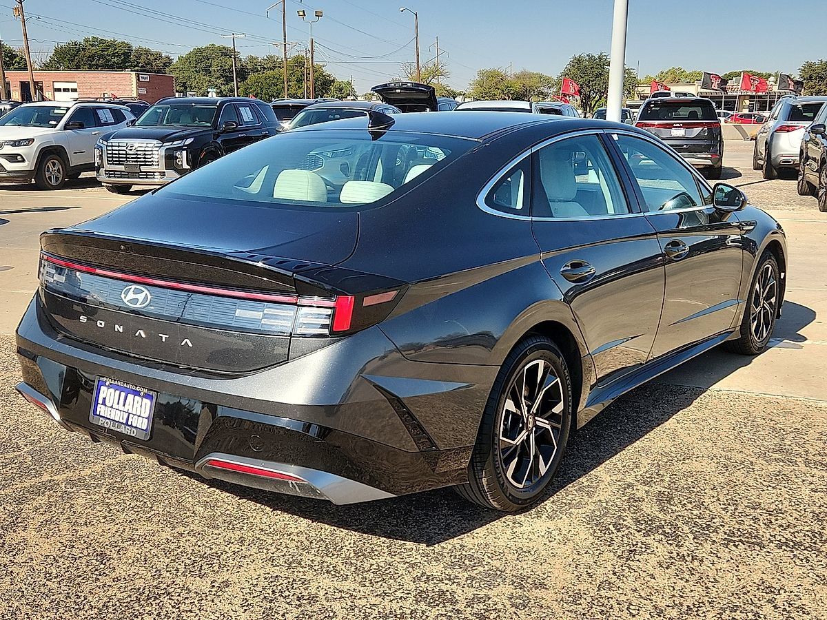 Used 2025 Hyundai Sonata SEL FWD image 4