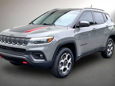 Used 2022 Jeep Compass Trailhawk w/ Trailhawk Elite Group AWD/4WD image 3