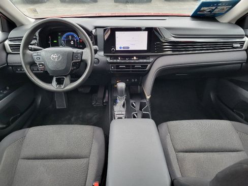 Used 2025 Toyota Camry LE image 4