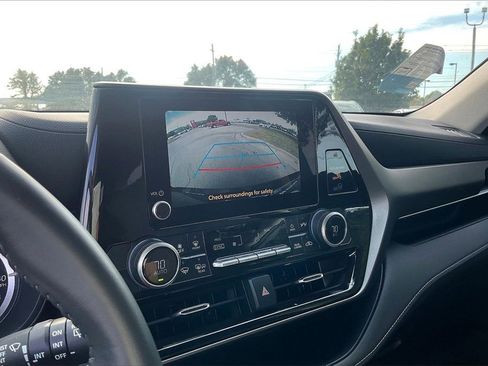 Used 2024 Toyota Highlander LE image 21