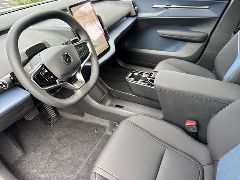 New 2026 Volvo EX30 Plus w/ Climate Package image 9