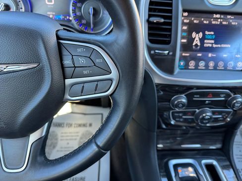 Used 2017 Chrysler 300 Limited image 26