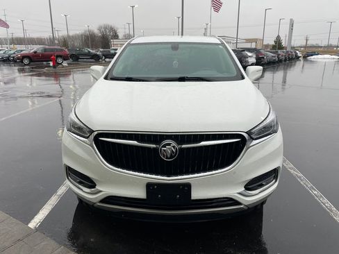 Used 2020 Buick Enclave Essence image 2