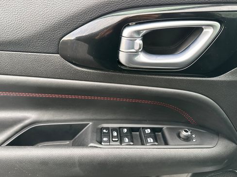 Used 2024 Jeep Compass Trailhawk image 10