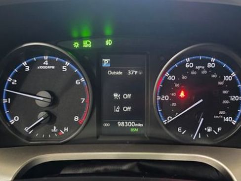 Used 2018 Toyota RAV4 XLE image 17