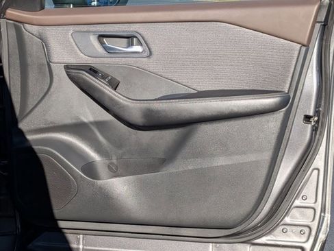 Certified 2023 Nissan Rogue SV image 27