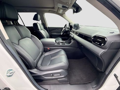 Used 2024 Honda Pilot Touring image 32