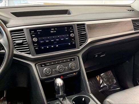Used 2019 Volkswagen Atlas SE w/ Towing Package image 9