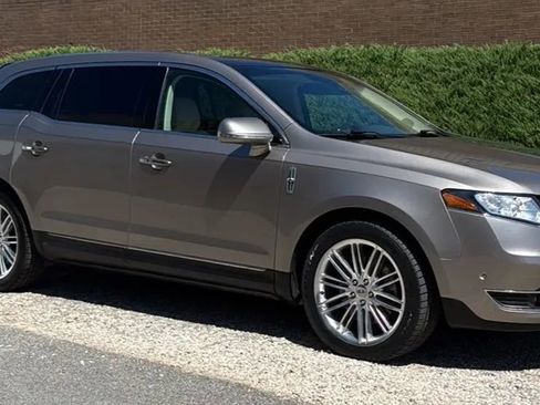 Used 2018 Lincoln MKT AWD w/ Technology Package image 3