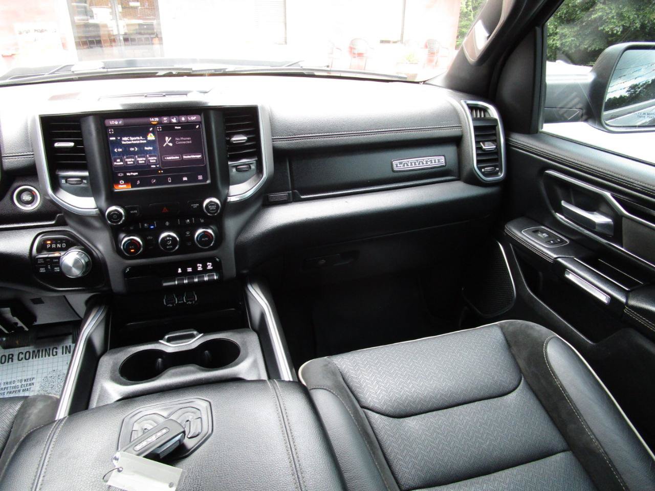 Used 2022 RAM 1500 Laramie w/ Sport Appearance Package AWD/4WD image 9