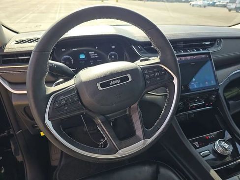 Used 2023 Jeep Grand Cherokee Limited AWD/4WD image 10
