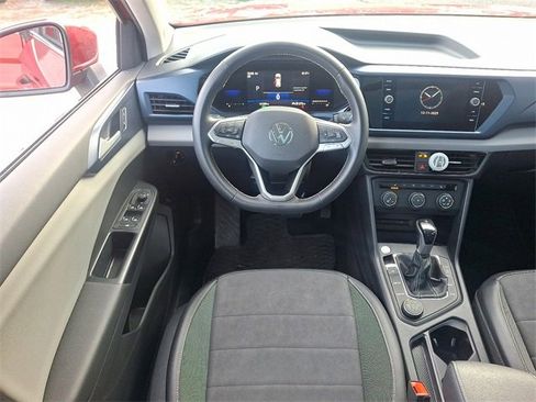 Certified 2022 Volkswagen Taos SE image 12