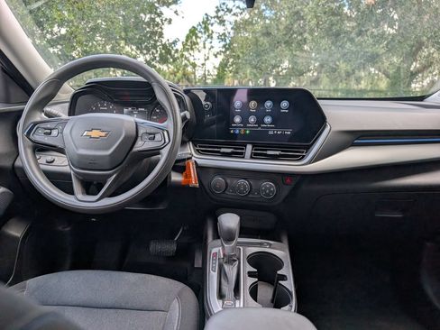Used 2025 Chevrolet Trax LS w/ LS Convenience Package FWD image 11