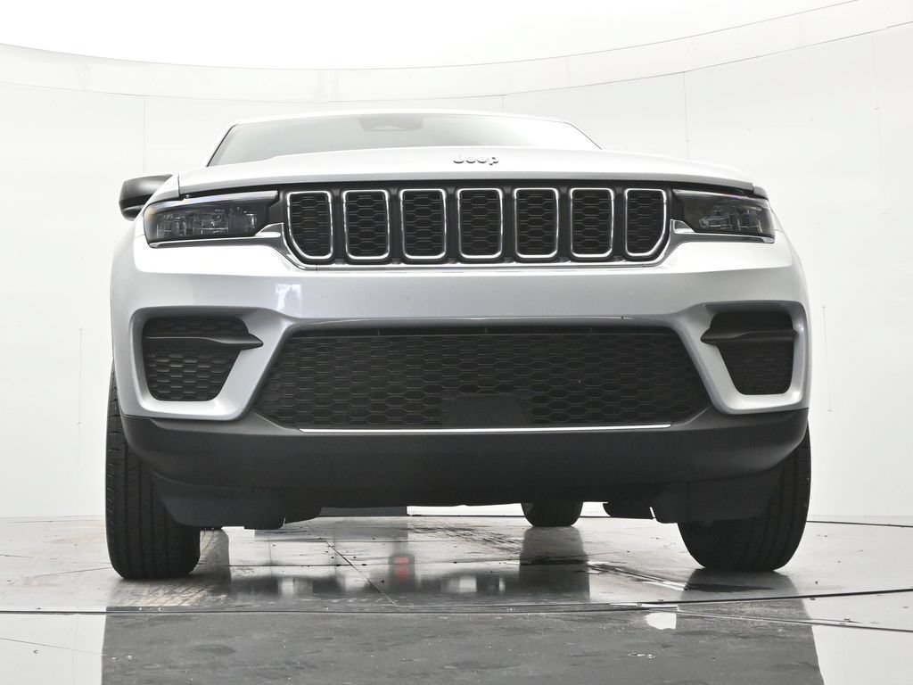 Used 2023 Jeep Grand Cherokee Laredo w/ Luxury Tech Group I AWD/4WD image 37