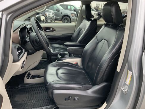 Used 2020 Chrysler Voyager Lxi image 21