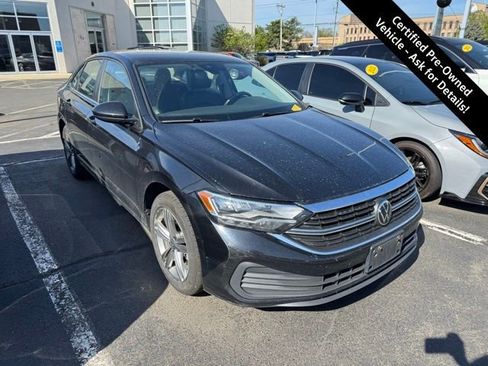 Used 2024 Volkswagen Jetta SE FWD image 2