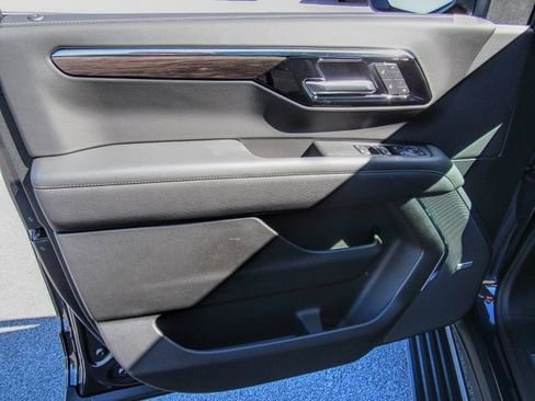 New 2026 Chevrolet Suburban Premier image 13