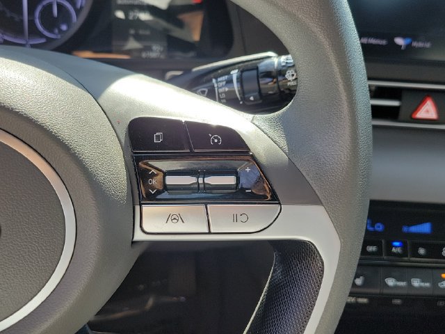 Used 2023 Hyundai Elantra Blue FWD image 8