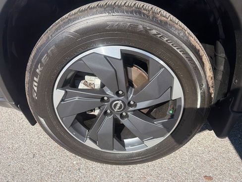 Certified 2025 Nissan Rogue SV image 38