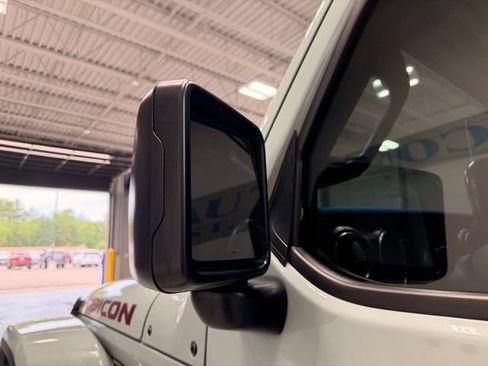 Used 2023 Jeep Wrangler Unlimited Rubicon w/ Cold Weather Group AWD/4WD image 14