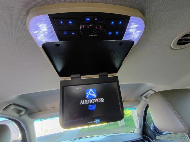 Used 2015 Chevrolet Suburban LT RWD image 68