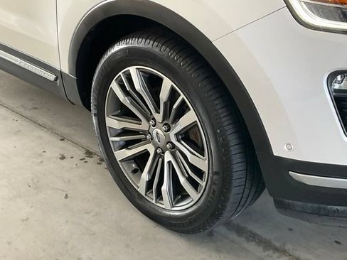 Used 2019 Ford Explorer Platinum AWD/4WD image 27