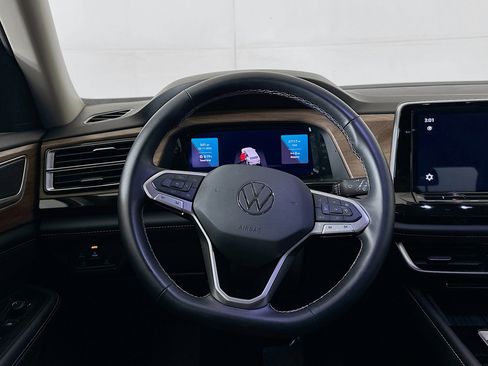 Used 2025 Volkswagen Atlas SE image 18