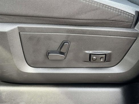 Used 2024 RAM 2500 Big Horn w/ Safety Group image 28