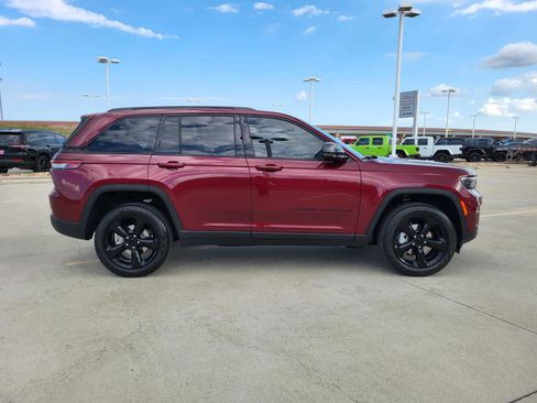 New 2025 Jeep Grand Cherokee Limited w/ Black Appearance Package image 6