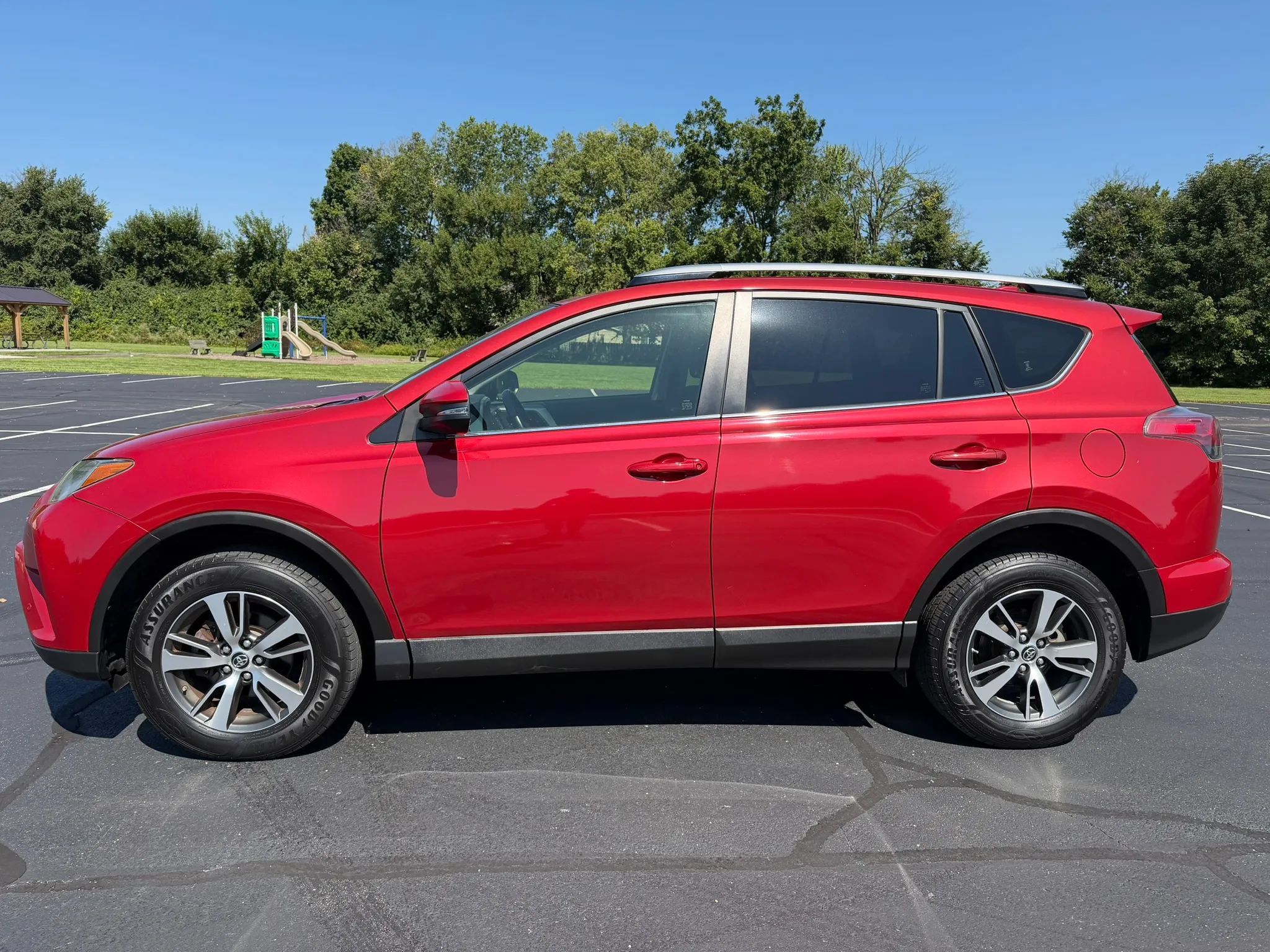 Used 2016 Toyota RAV4 XLE w/ Convenience Package AWD/4WD image 3