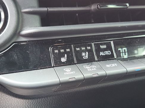 Used 2024 Toyota Crown AWD/4WD image 30