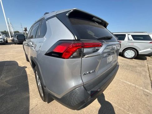 Used 2022 Toyota RAV4 XLE Premium FWD image 8