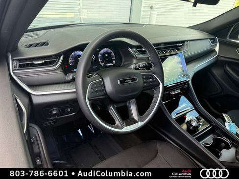 Used 2025 Jeep Grand Cherokee L Laredo RWD image 4