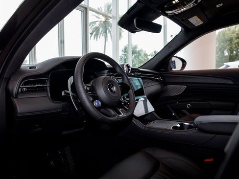 New 2025 Maserati Grecale GT image 20