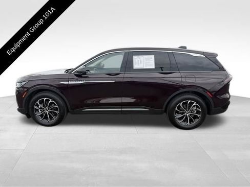 Used 2024 Lincoln Nautilus Premier image 3