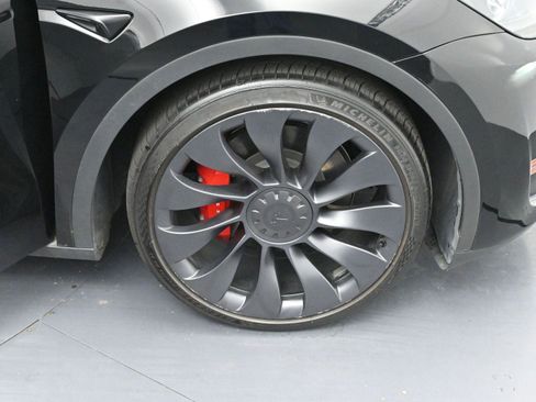 Used 2024 Tesla Model Y Performance image 28