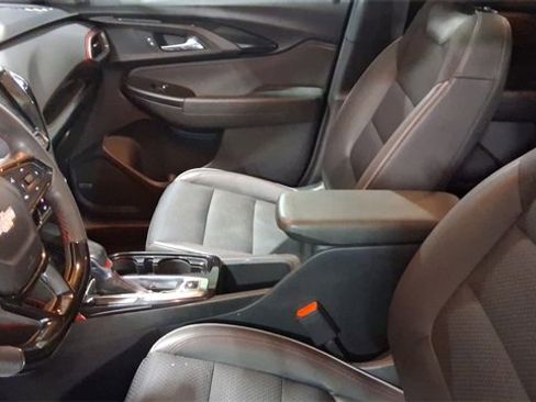 Used 2021 Chevrolet TrailBlazer RS w/ Sun and Liftgate Package image 9